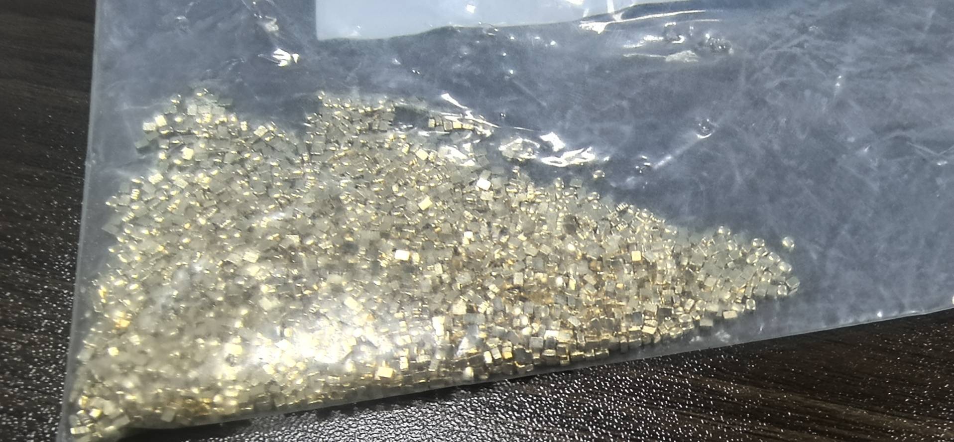 安心载流黄铜可镀锡/镀镍散热铜片1.8×1.3×1mm电池连接片铜连接片支持来图定制